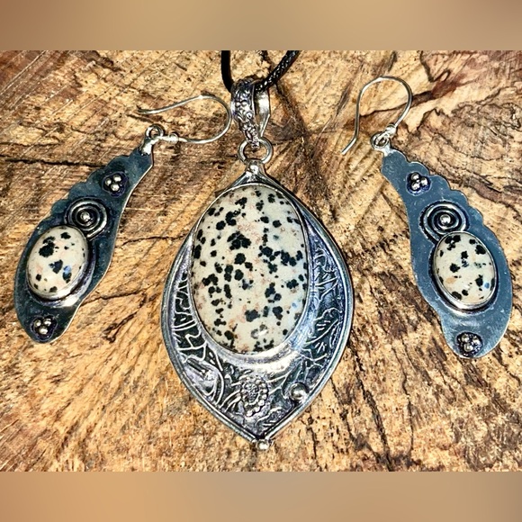 Dalmatian Jasper Set Pendant & Earrings - Picture 4 of 6